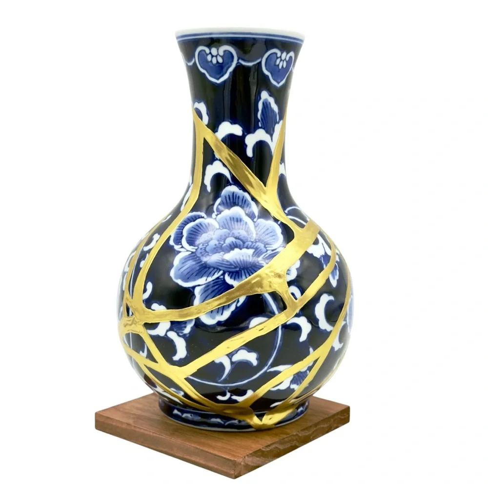 Kintsugi Vase Chinese Porcelain Gold Crack Art Personal Growth Anniversary Gift
